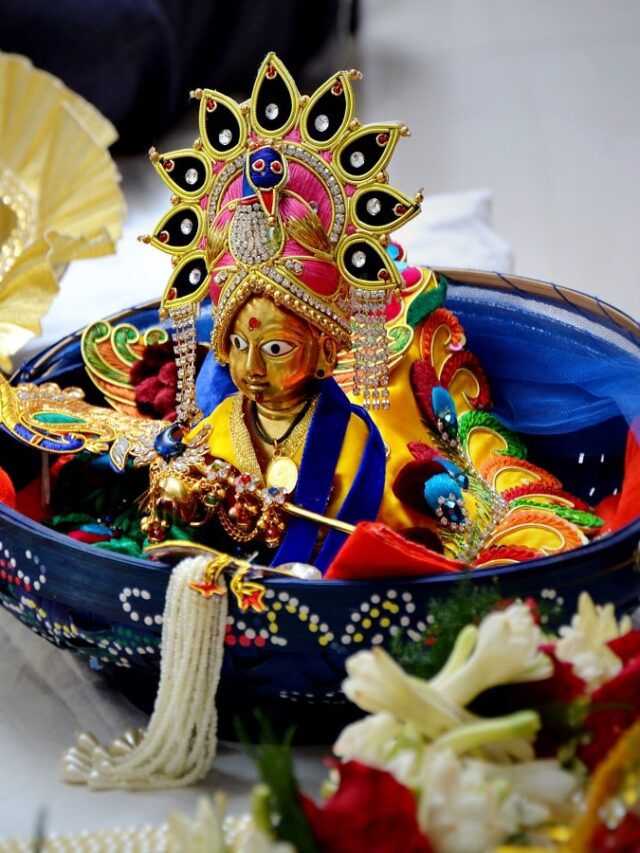 जन्माष्टमी के दिन लड्डू गोपाल को खुश करने के लिए ऐसे करें पूजा