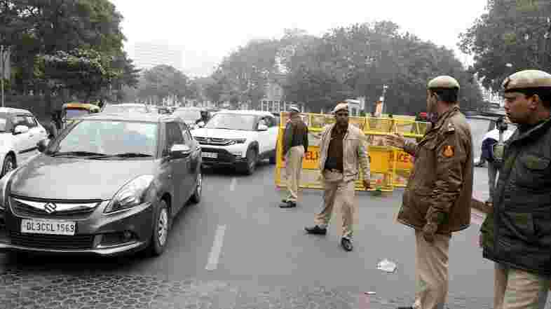 Traffic police's big mistake: Challan sent to Fortuner car for not wearing helmet, car owner shocked