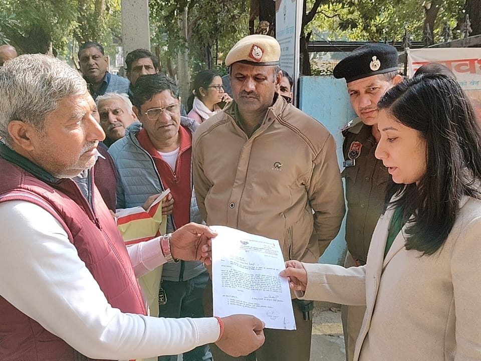 Haryana: Patwaris protest against corruption allegations, will work wearing black bands for three days