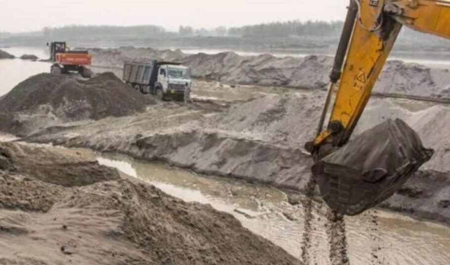 A special investigation campaign was launched to crack down on illegal mining in Haryana. The team of the Mines and Geology Department raided 3,950 places.