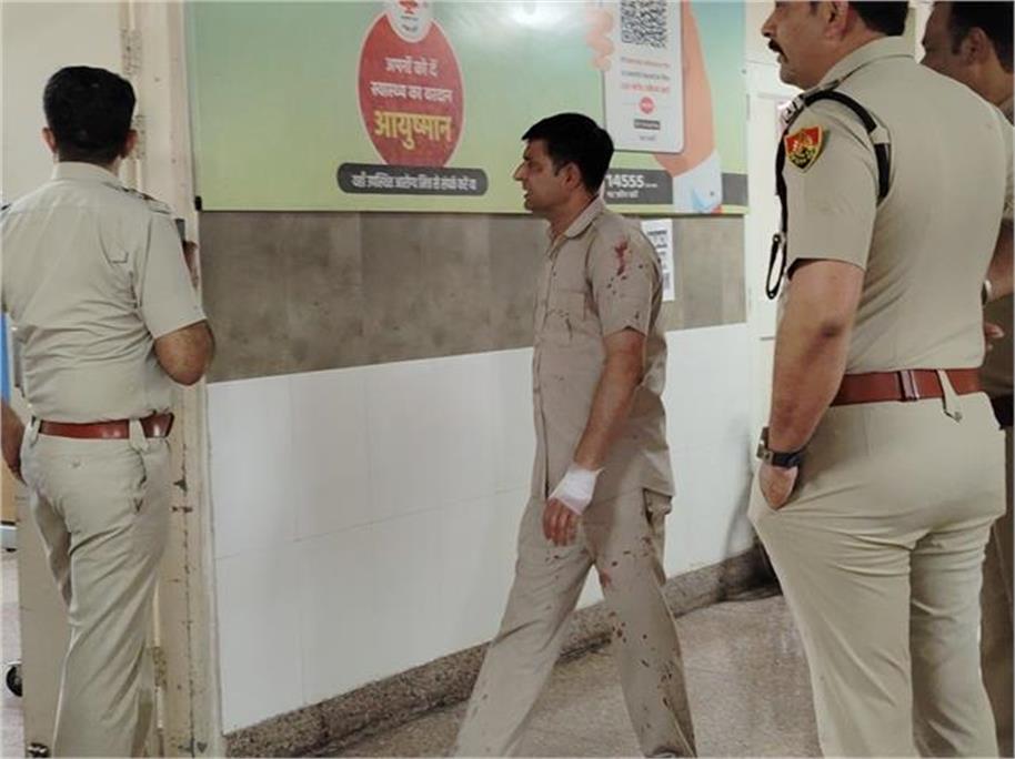 Drunk peon created ruckus in employment office, also attacked police vehicle