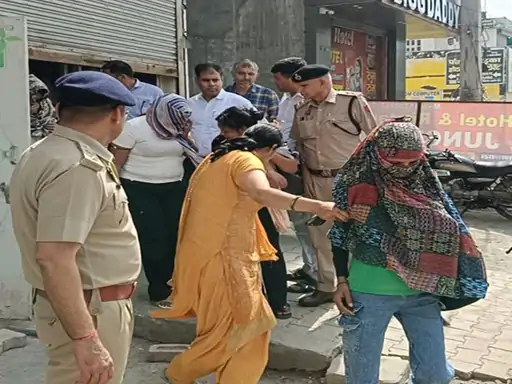 🎥 भिवानी में सेक्स रैकेट का भंडाफोड़ | 3 होटलों पर रेड, 17 युवक-युवतियां काबू!