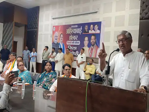 26 मौतों का जिम्मेदार महिलाओं का डर? पहलगाम हमले पर BJP सांसद के बयान से हंगामा