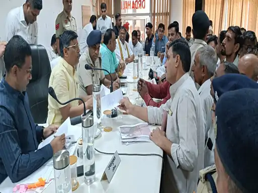 जींद में शिक्षा मंत्री ने सुनी 18 शिकायतें: 4 का मौके पर समाधान, 14 पर जांच के आदेश; CRSU को जल्द मिलेगा वीसी