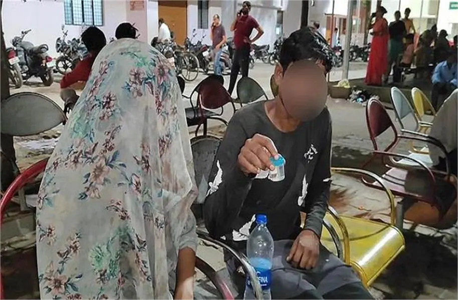 😱 गैर मर्द से मिलने गई पत्नी को पति ने पकड़ा, गुस्से में आकर नाक दांत से काट दी, आरोपी पति हिरासत में