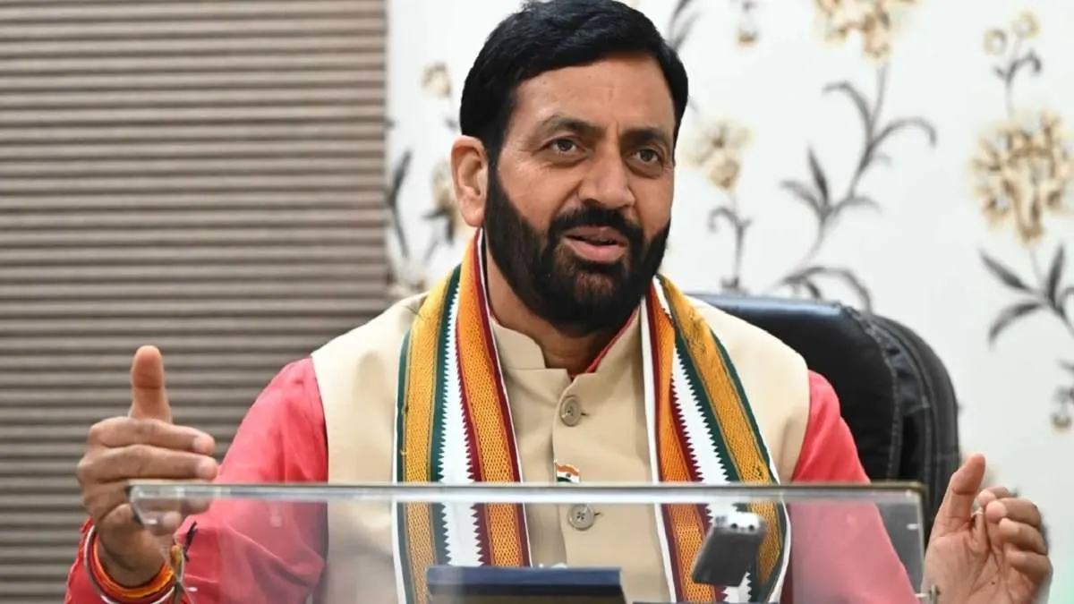 हरियाणा में महिलाओं की सुरक्षा को लेकर सीएम नायब सैनी का बड़ा फैसला: सभी सार्वजनिक वाहनों में लगेगा ट्रैकिंग सिस्टम