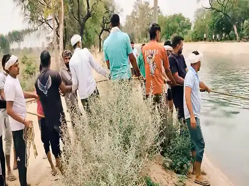 जींद में दर्दनाक हादसा: नहर में बाइक समेत गिरे दो युवक, एक लापता; टायर फिसलने से हुआ हादसा