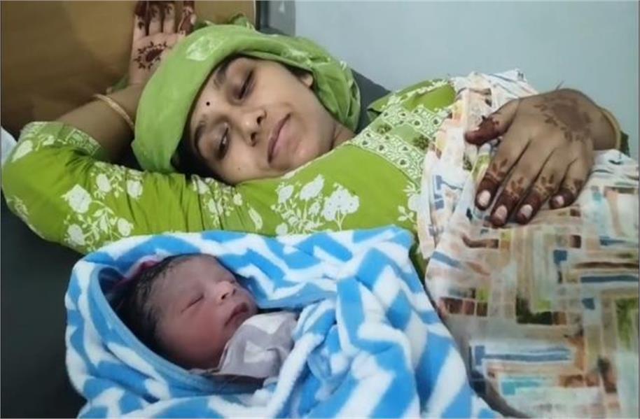 इम्तिहान से पहले ईश्वर का तोहफा: CET परीक्षा देने आई महिला ने बेटे को जन्म दिया