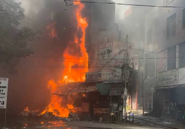 Rohtak D-Park Fire Analysis:: 5 बड़ी चूकें जिनसे बेकाबू हुई D-Park की आग, क्या बचाई जा सकती थीं 3 जिंदगियां?