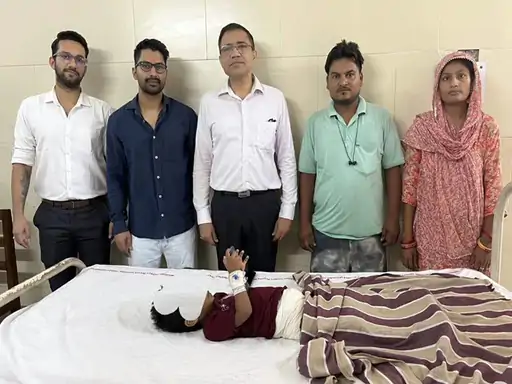रोहतक PGI में चमत्कार: जांघ के ऑपरेशन से पहले एक्स-रे में मिला फेफड़े में फंसा 2 सेंटीमीटर का पेंच, 2 घंटे में बचाई 3 साल के बच्चे की जान